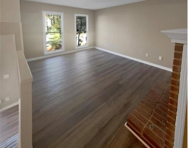 688 Stratford Green - Photo Thumbnail 2