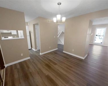688 Stratford Green - Photo Thumbnail 6
