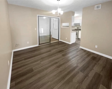688 Stratford Green - Photo Thumbnail 5
