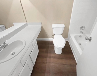 688 Stratford Green - Photo Thumbnail 18