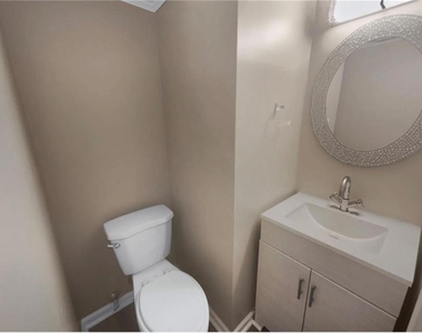 688 Stratford Green - Photo Thumbnail 9