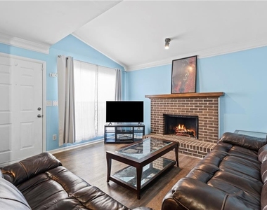 547 Picketts Bend Circle - Photo Thumbnail 5