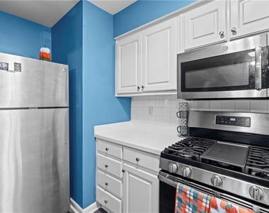 547 Picketts Bend Circle - Photo Thumbnail 9
