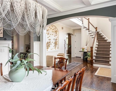 582 Charles Ave - Photo Thumbnail 32
