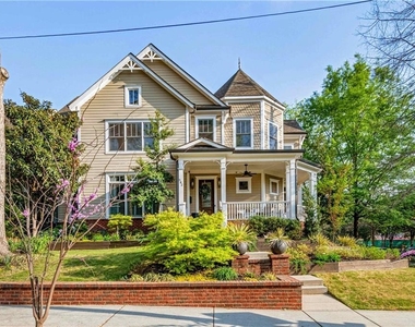 582 Charles Ave - Photo Thumbnail 1