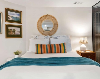 582 Charles Ave - Photo Thumbnail 6