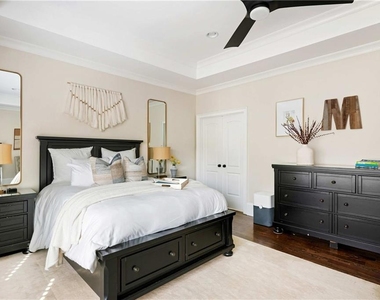 582 Charles Ave - Photo Thumbnail 13