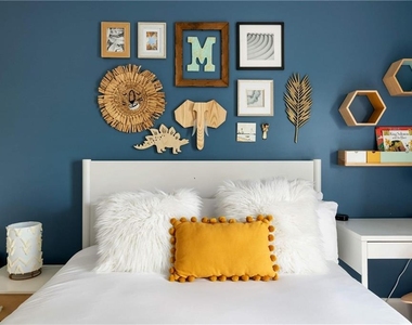 582 Charles Ave - Photo Thumbnail 7