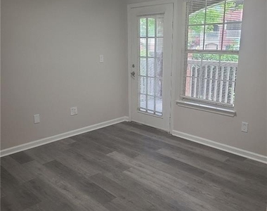 875 Hank Aaron Drive Sw - Photo Thumbnail 7