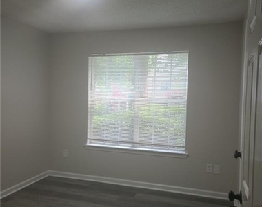 875 Hank Aaron Drive Sw - Photo Thumbnail 8