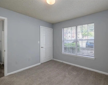 875 Hank Aaron Drive Sw - Photo Thumbnail 10