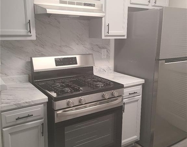 875 Hank Aaron Drive Sw - Photo Thumbnail 2