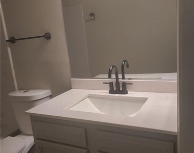 875 Hank Aaron Drive Sw - Photo Thumbnail 11