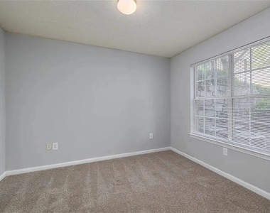 875 Hank Aaron Drive Sw - Photo Thumbnail 9
