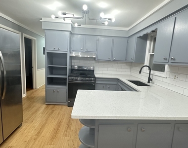 6118 W Gunnison Street - Photo Thumbnail 10