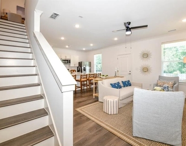 5055 Southwood Road - Photo Thumbnail 3