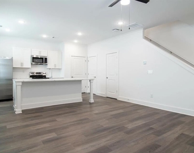 5055 Southwood Road - Photo Thumbnail 1