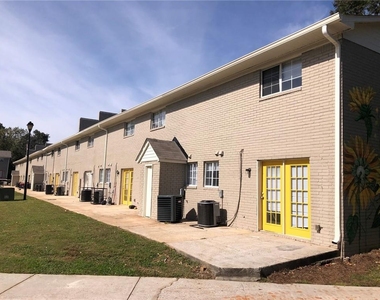 2786 Old Hapeville Road Sw - Photo Thumbnail 7