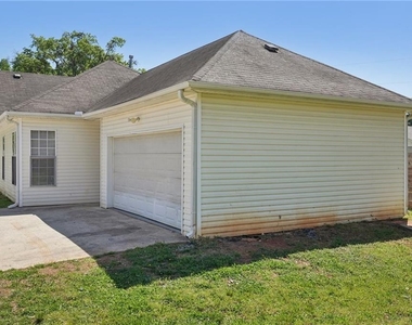 2596 Bates Street Se - Photo Thumbnail 36