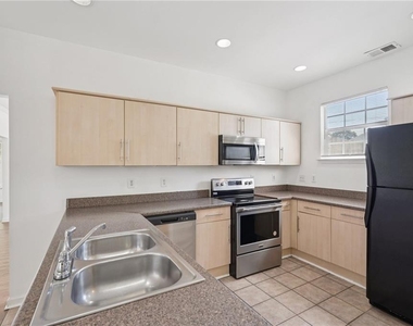 2596 Bates Street Se - Photo Thumbnail 13