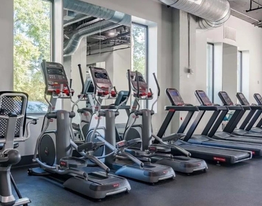 2025 Peachtree Road Ne - Photo Thumbnail 14