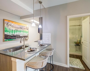 2025 Peachtree Road Ne - Photo Thumbnail 3