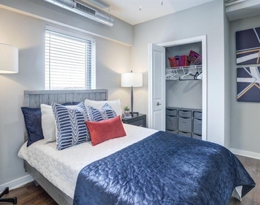 2025 Peachtree Road Ne - Photo Thumbnail 7