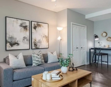 2025 Peachtree Road Ne - Photo Thumbnail 4