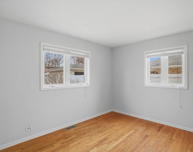 8912 Windsor Lane - Photo Thumbnail 12