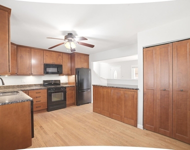8912 Windsor Lane - Photo Thumbnail 2