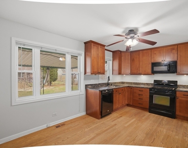 8912 Windsor Lane - Photo Thumbnail 3