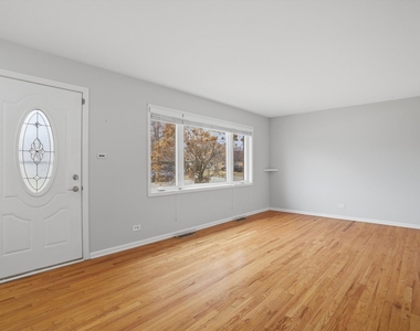 8912 Windsor Lane - Photo Thumbnail 6