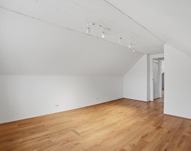 8912 Windsor Lane - Photo Thumbnail 23