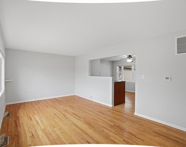 8912 Windsor Lane - Photo Thumbnail 8