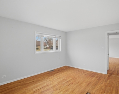 8912 Windsor Lane - Photo Thumbnail 16