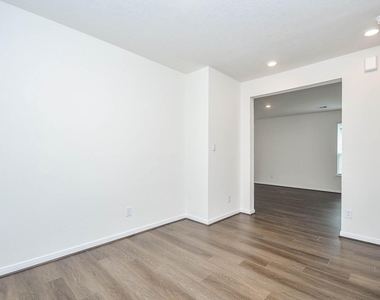25230 Benroe Street - Photo Thumbnail 11
