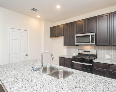 25230 Benroe Street - Photo Thumbnail 7