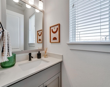 1601-715 Mustang Drive - Photo Thumbnail 10