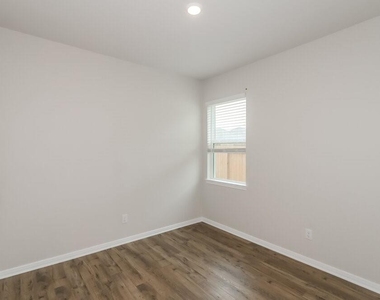 401 San Miguel Creek Drive - Photo Thumbnail 10