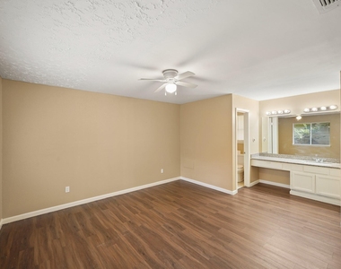 3714 Embarcadero Drive - Photo Thumbnail 10