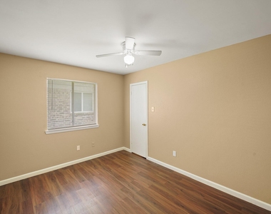 3714 Embarcadero Drive - Photo Thumbnail 8