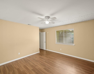 3714 Embarcadero Drive - Photo Thumbnail 11