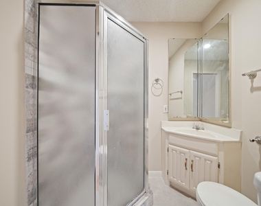130 Sugarberry Circle - Photo Thumbnail 20