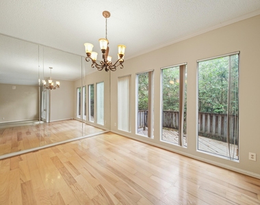 130 Sugarberry Circle - Photo Thumbnail 6