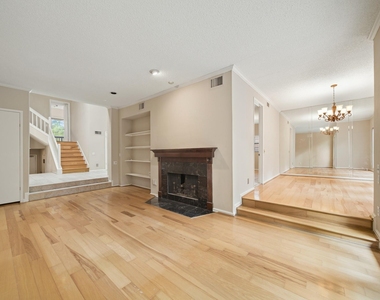 130 Sugarberry Circle - Photo Thumbnail 8