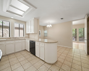 130 Sugarberry Circle - Photo Thumbnail 14