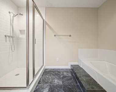 130 Sugarberry Circle - Photo Thumbnail 21