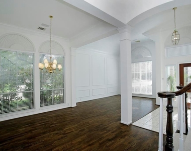 6902 Afton Woods Drive - Photo Thumbnail 7