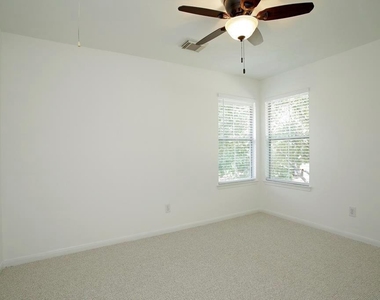 6902 Afton Woods Drive - Photo Thumbnail 14