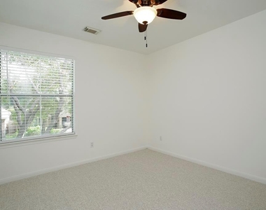 6902 Afton Woods Drive - Photo Thumbnail 15